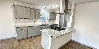 139 W Kent Street Gallery 2