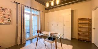 2064 HERSCHEL Street Gallery 18