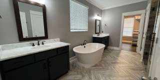 4 Bedroom Home w/ Office and 3 Car Garage Gallery 16