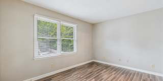 UNCG Area – Chancellors Court Townhomes. Walk to Campus and just minutes to Downtown! Gallery 24