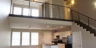 CONTEMPORARY URBAN CONDO NEAR DOWNTOWN Gallery 7