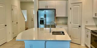 Like new 3/2.5 Townhome Gallery 12