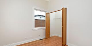 4 Bedroom, 3 Bathroom Impressive Lincoln Park Duplex Gallery 8