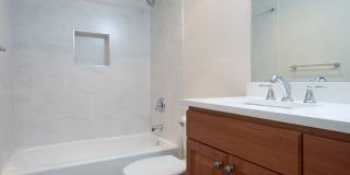 Beautifully Remodeled 2 Bed 2 Bath Redmond Condo! Gallery 10