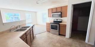 Now Showing: 4 Bedroom / 2.5 Bath located at 1723 Elijah Blue Dr. in Greenwood, IN. Gallery 9