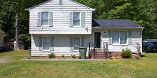 Awesome 4 bedroom tri level Gallery 1