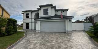 Spacious 4BR/2.5BA Home with Screened Pool & 2-Car Garage Gallery 1