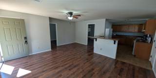2 bedroom 1 bathroom house in Downtown Edmond with central heat and air and washer/dryer hookup Gallery 4