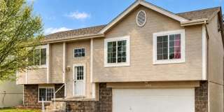 Private Rental with Elkhorn Schools, Walkout Basement & No Backyard Neighbors! Gallery 1