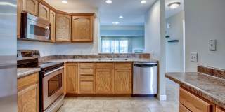 Beautiful Prairie Fields Townhouse — 3 Bed / 2.5 Bath + Loft Gallery 5