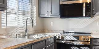 2 Bedroom 1 Bathroom -ALL Brand New Appliances! Gallery 14