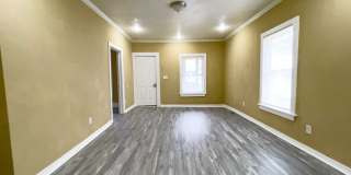 For Rent: 722 S Hackley St: 2 Bedroom 2 Bathroom Home! W/D Hookups! Enclosed Front Porch! Gallery 1