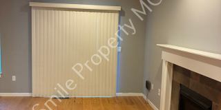 A beautiful 3 bedrooms and 2.5 bathrooms townhouse located in Milwaukie city. Gallery 4