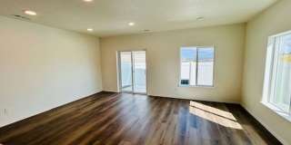 3 Bedroom 2.5 Bathroom Townhome Gallery 4