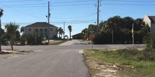 Beautifully updated 1 bedroom apartment within walking distance to the beach! Gallery 3