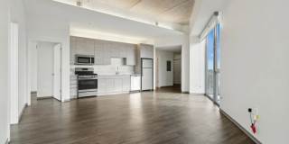1922 N Milwaukee Ave Gallery 1