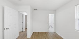 Room in 3 Bedroom Home at Lincoln St SW Gallery 11