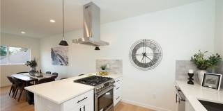 Air-Conditioned Seattle Townhome with Rooftop Deck & Mt. Rainier Views Gallery 14