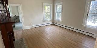 Spacious 2 Bed/ 1 Bath Apartment in East Greenwich! Gallery 1