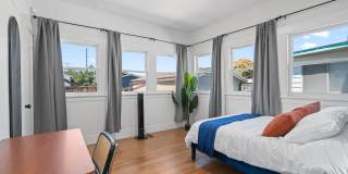 REMODELED HUGE BRIGHT 2400sf 4BR/3.5BA Havenscourt Split Level Home w Cottage AVAIL NOW Gallery 21