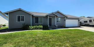Beautiful Pasco Home w/Peaceful Backyard Gallery 1