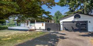 2 bedr + Bonus Room / Large yard and garage. Gallery 1