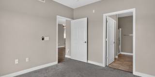 Updated 3BD/3BA Townhome: Quartz Counters, Full Basement Suite/Home Theater, Central A/C Gallery 21