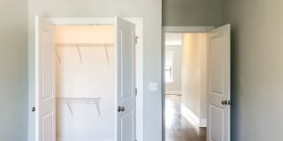 5158-62 N Leavitt / 2209-11 W Foster Gallery 23