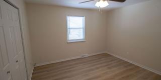 Spacious 3 bedroom duplex with 2.5 baths. Gallery 18