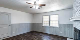 Centrally Located 3 bedroom 2 bathroom house! Gallery 14
