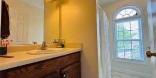 Spacious 4 Bedroom, 3.5 Bath House in New River Village Gallery 3