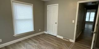 502 W. 9th St. Gallery 4