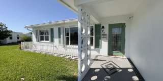 Lakefront 2BR Home in 55+ Leisureville Community Gallery 6