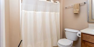 Beautiful upper-level condo in gated community!!! Gallery 17