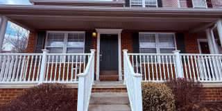 3 Bedroom, 2 Bath End Unit Townhouse Gallery 1