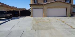 Spacious 4 Bedroom with RV Access in Rosamond Gallery 4