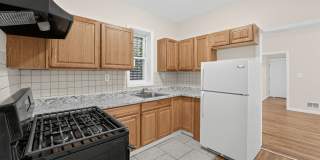Charming 4BR Duplex in Newark Gallery 1