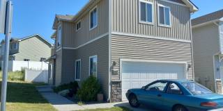 Stylish Comfort in the Heart of Pullman Gallery 5