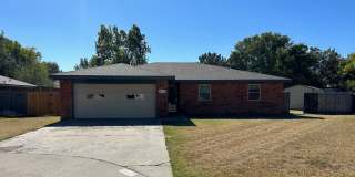 3/2/2 on culdesac, close to park! Gallery 1