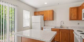 2 Bed/2Bath Townhouse for RENT! Gallery 11
