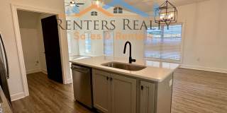 3 Bedroom House with Privacy Fence Gallery 34