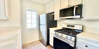 Stylish 2BD/2BA Condo in Mira Mesa's Summit Ridge Community with Private Patio & Pool Access Gallery 3