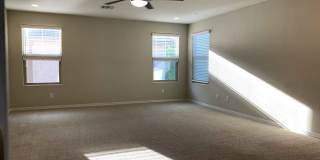 4 BEDROOM PLUS LOFT, BUILT IN BBQ WITH COMMUNITY POOL Gallery 1