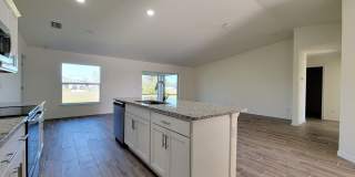 Charming & Modern 4 Bed 2 Bath with Screened Lanai Gallery 7