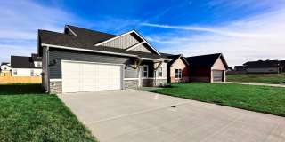 Modern Home with Stainless Steel Appliances, Walk-In Closet And Attached Garage Gallery 1
