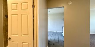 2422 W Savannah - 3 Bedroom, 2 Bathroom Townhome Gallery 16