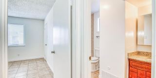 2012 Amy Sue Drive unit: B Gallery 33