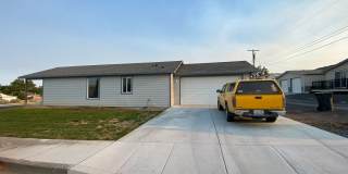 Nearly new 2 bedroom with garage Gallery 1