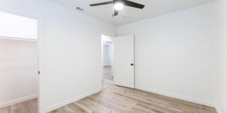 2712 37th Street Gallery 29