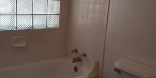 601 E University, Bloomington Gallery 15